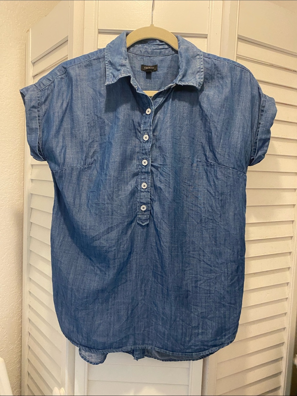 Talbots Blue Denim Shirt Button Front&Back Short Sleeve Hi-Lo Hem Size XS EUC